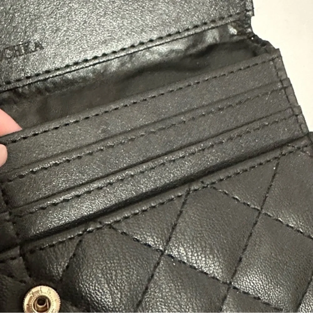 Badgley Mischka Studio Black Vegan Leather Diamond Quilting Cover Wallet NWOT